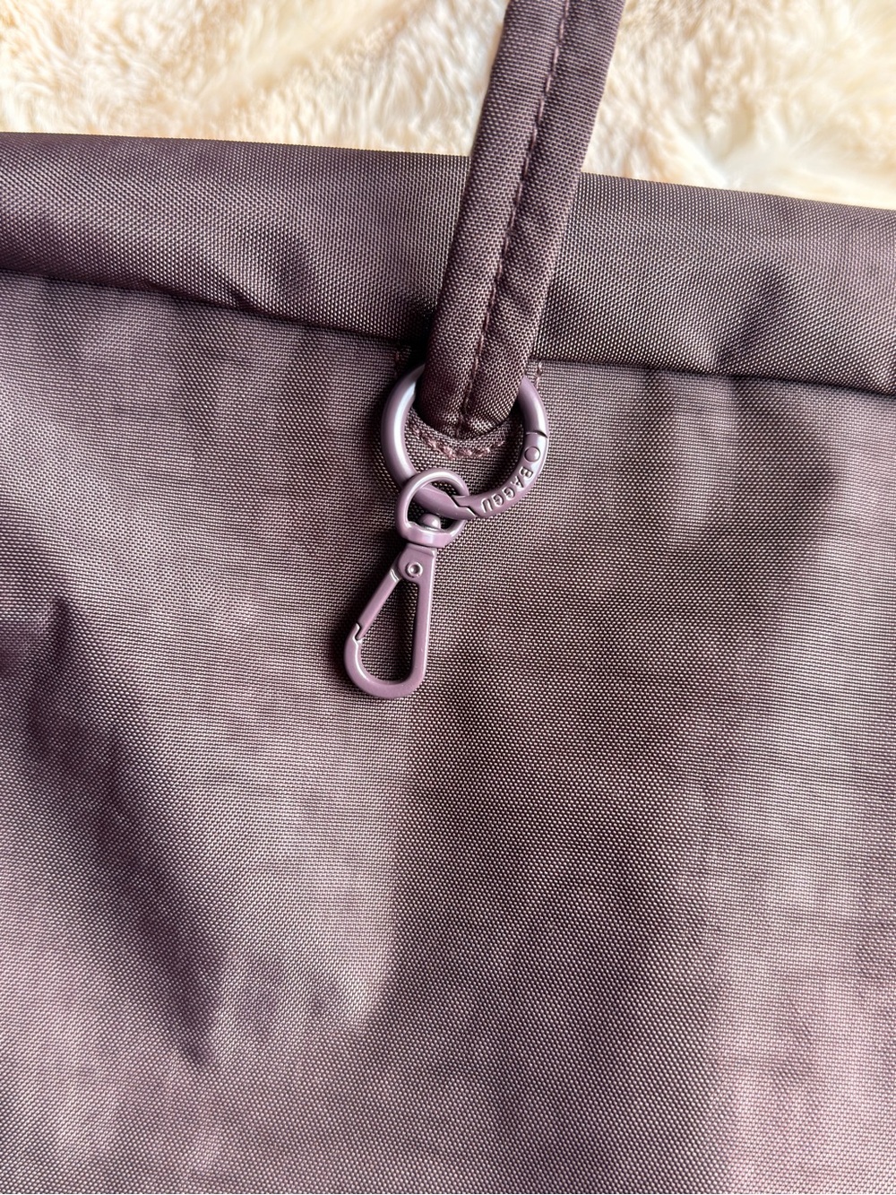 BAGGU Medium Bowler Bag in Chocolate Plum - Picture 2 of 4